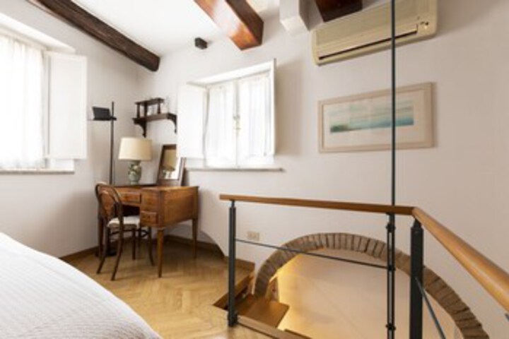 Room 25 of 27