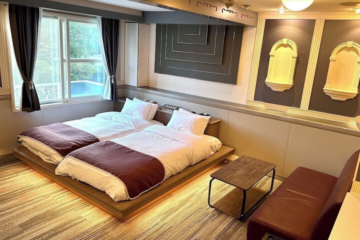 Room 10 of 51