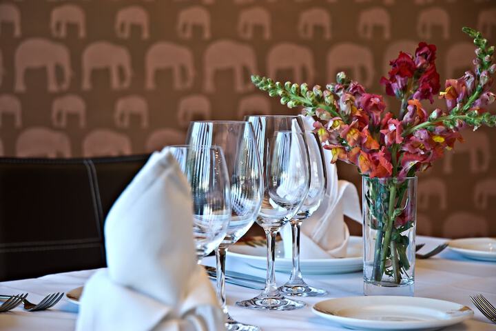 Dining 33 of 52