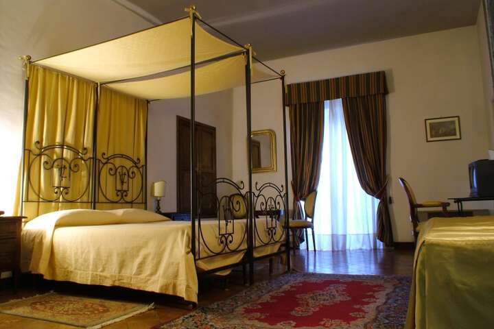 Room 3 of 37