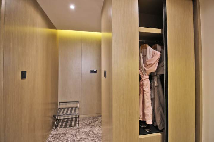 Room 46 of 78