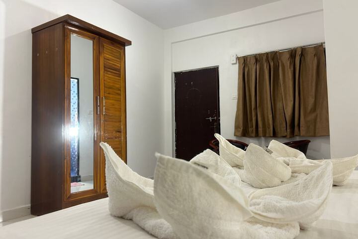 Room 2 of 16