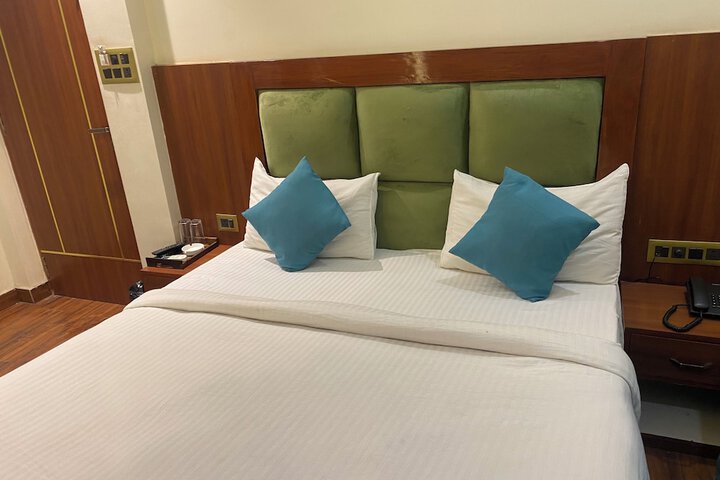 Room 6 of 30