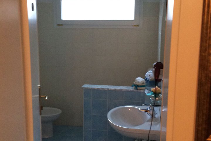 Room 9 of 20