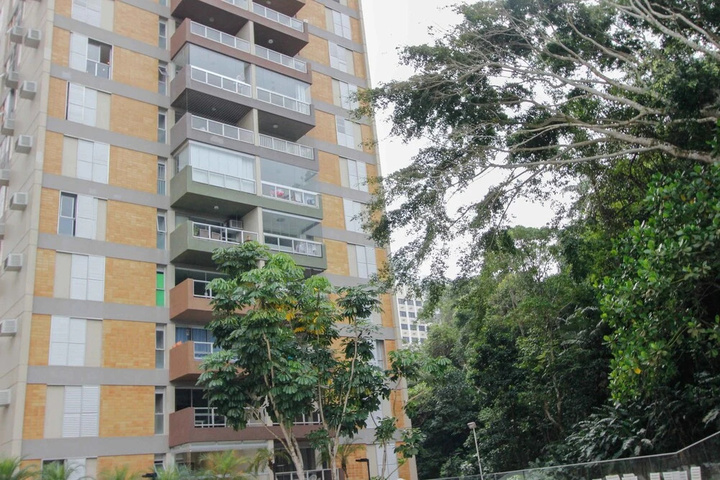 150m da praia com piscina aquecida e sauna