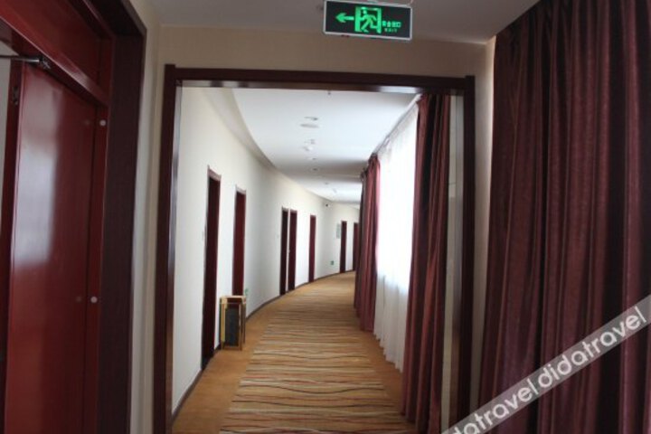 Jiuquan Silu Style Business Hotel