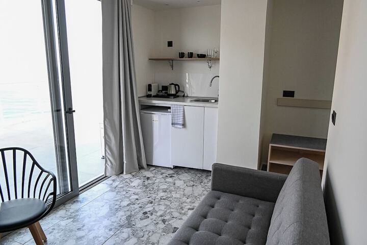 Room 5 of 33