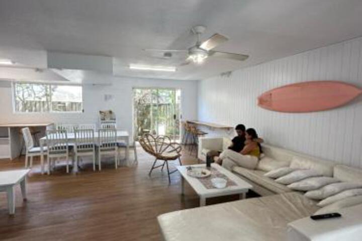 Lounge 29 of 69