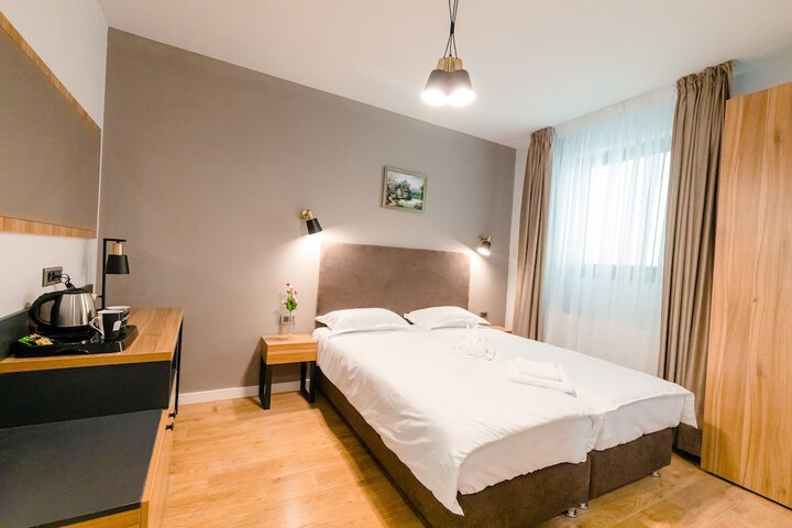 Room 7 of 48