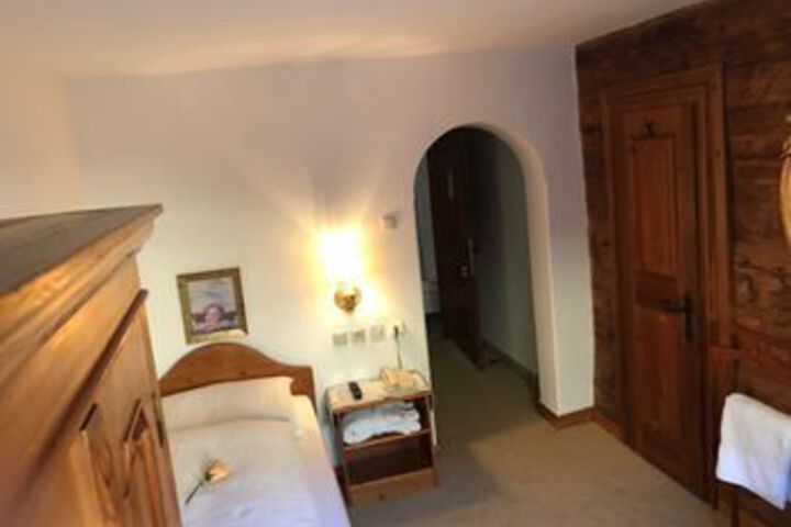 Room 28 of 43