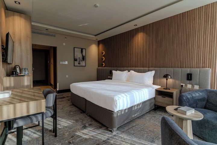 Room 27 of 86