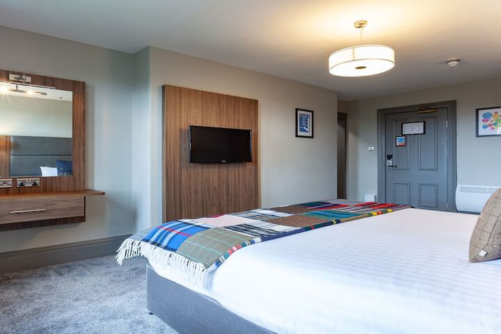 Room 14 of 38