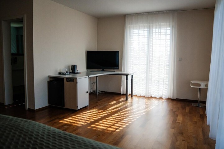 Room 10 of 63