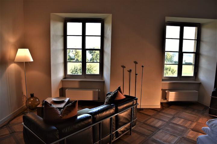 Room 7 of 27