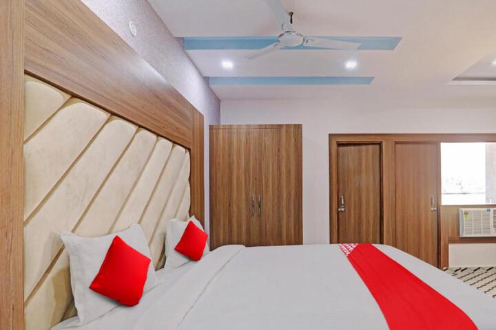 OYO Flagship 808368 Hotel The Aryan
