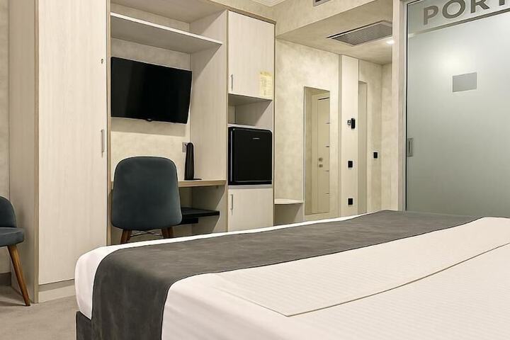 Room 10 of 74