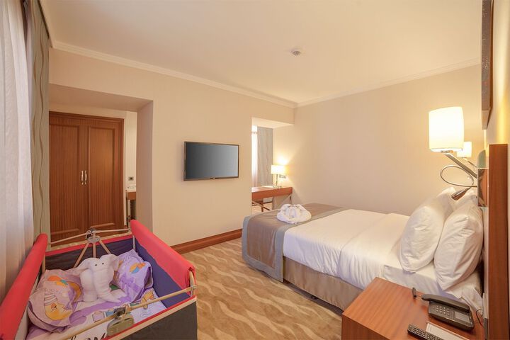 Room 4 of 37
