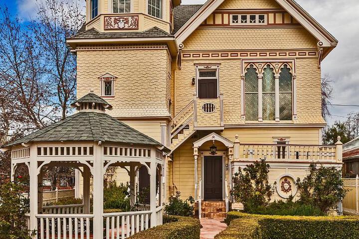 Victorian Mansion Bed and Breakfast Inn