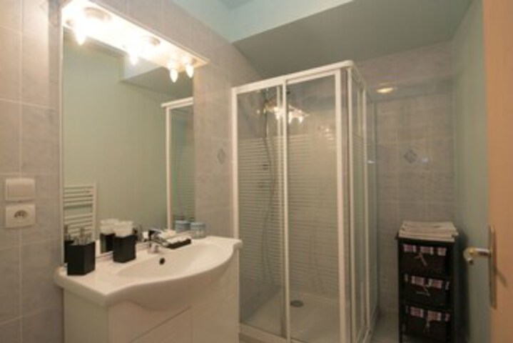 Room 2 of 27