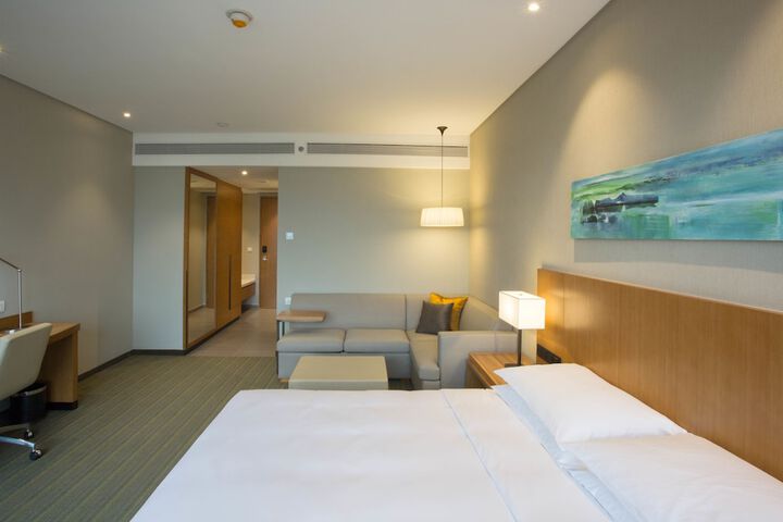 Room 4 of 32