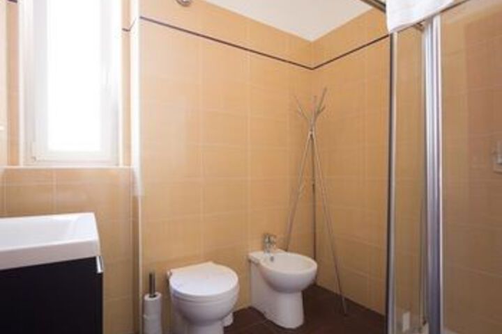 Room 4 of 19