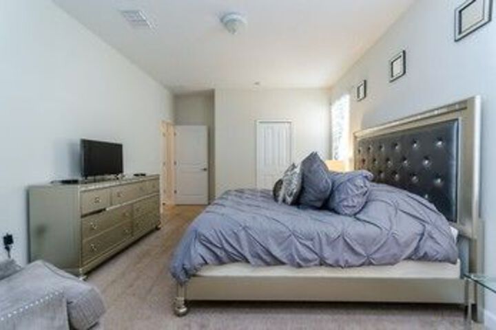 Room 11 of 25