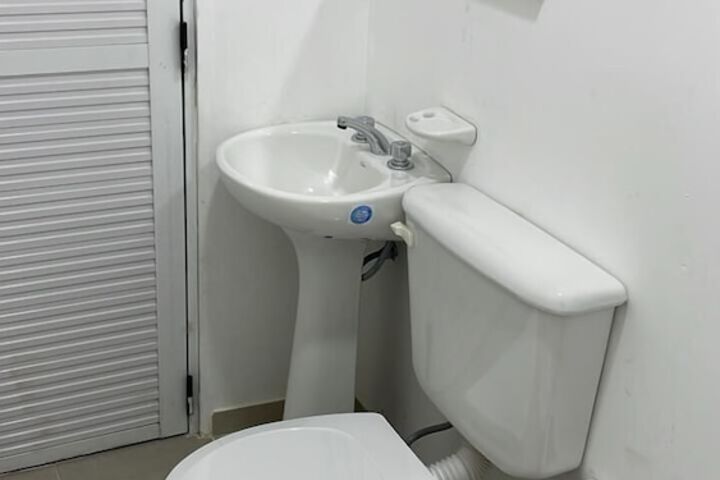 Room 6 of 13