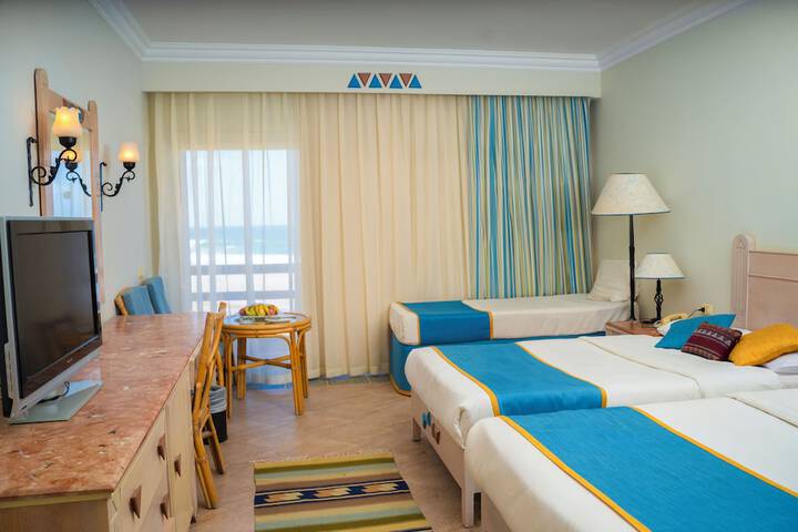 Room 28 of 82