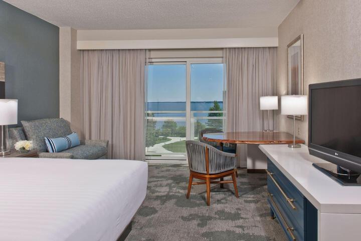 1 King Bed (8 of 10)