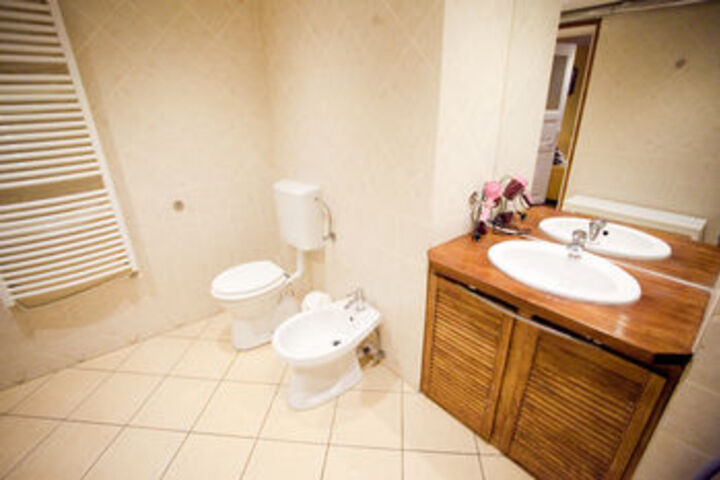 Room 2 of 25