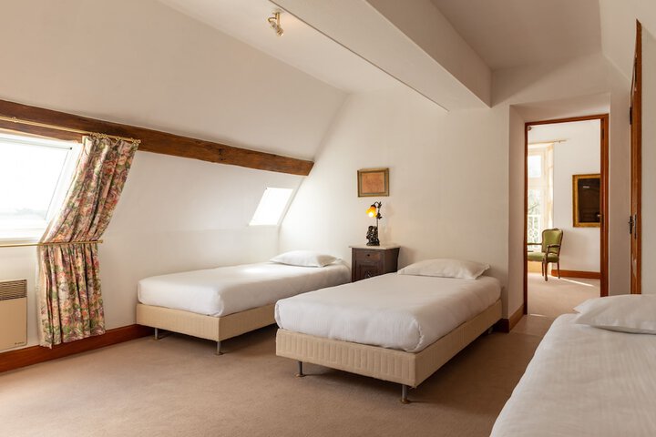 Room 8 of 48
