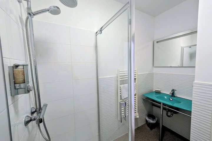 Room 50 of 97