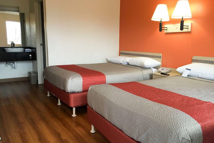 1 Double Bed Accessible (4 of 9)