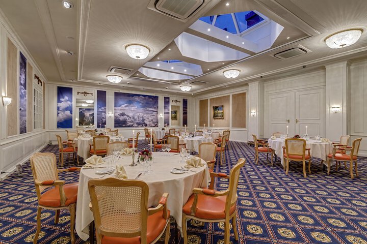 Ballroom/Hall 46 of 61