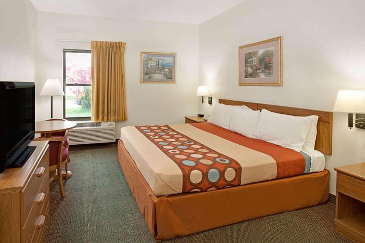 1 King Bed (5 of 9)