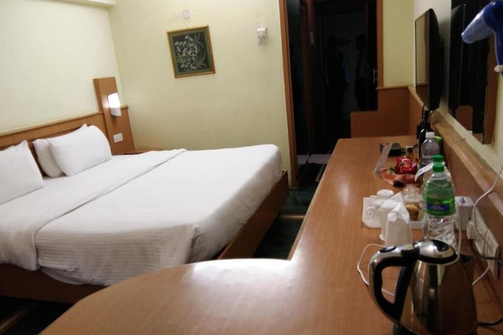 Room 15 of 36