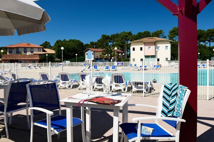 Hotel with Pool