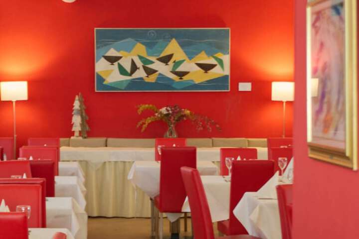 Dining 30 of 49