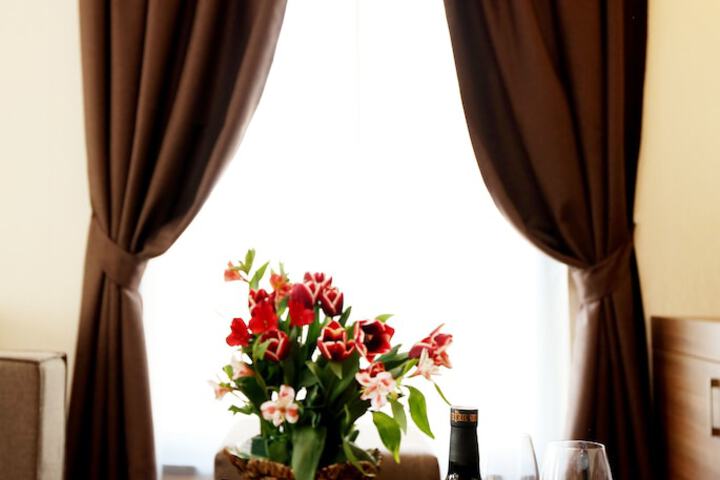 Room 27 of 64