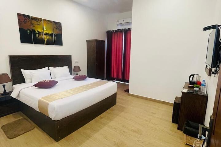Room 6 of 15