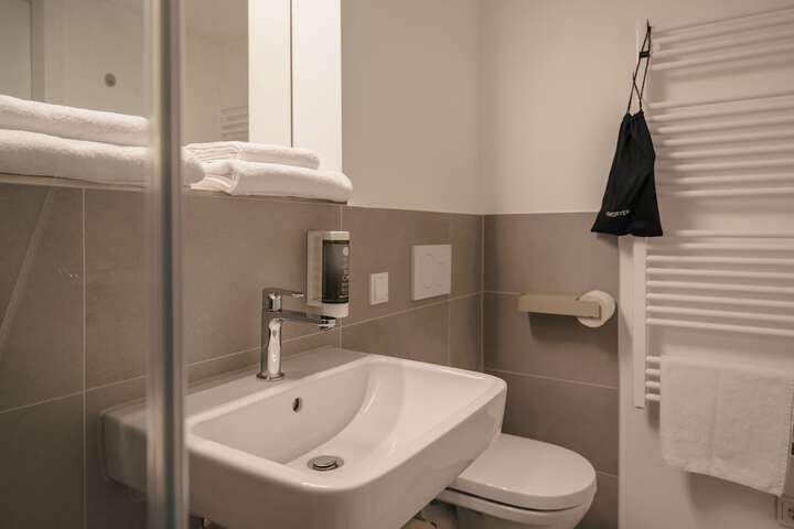 Room 52 of 65