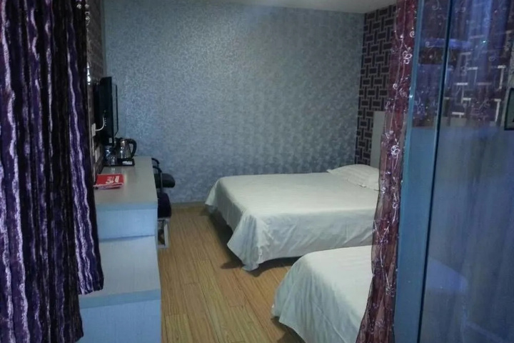 Room 3 of 32