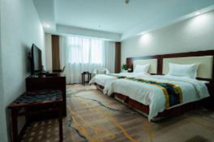 Room 7 of 9