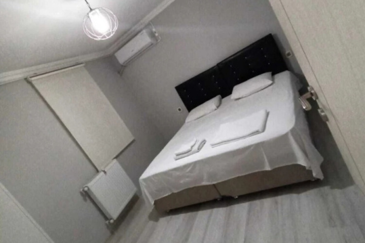 Room 3 of 8