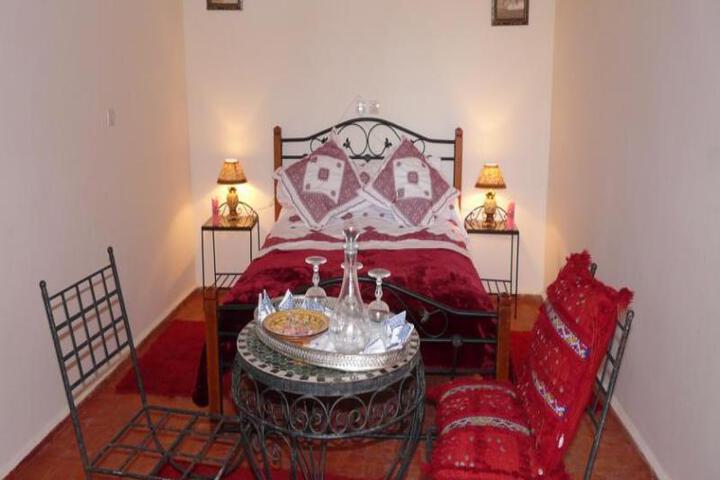 Room 6 of 9
