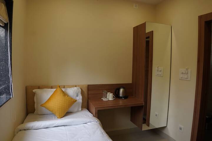 Room 6 of 14
