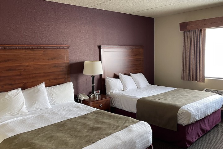 2 Queen Beds Mobility Accessible (4 of 12)