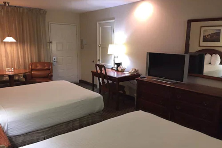 Room 9 of 34