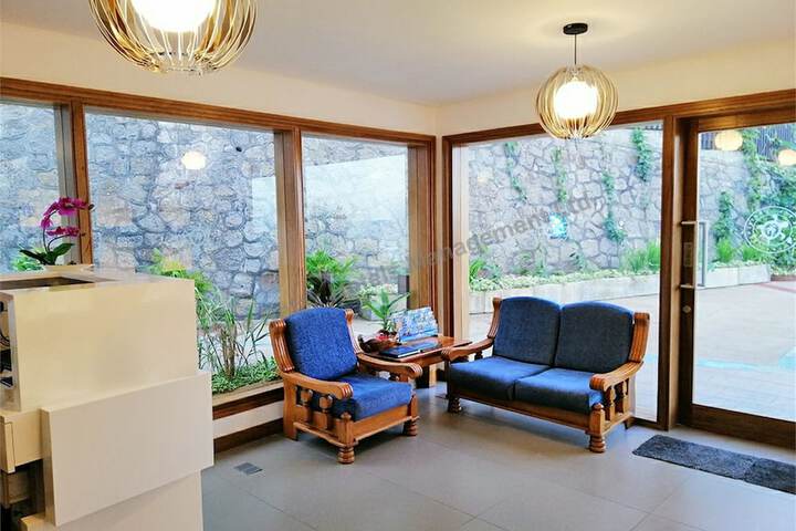 Entrance & Lobby