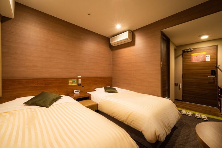 Room 13 of 72
